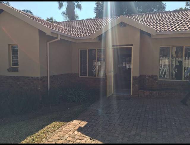 3 BEDROOM PROPERTY TO RENT IN EAST LYNNE